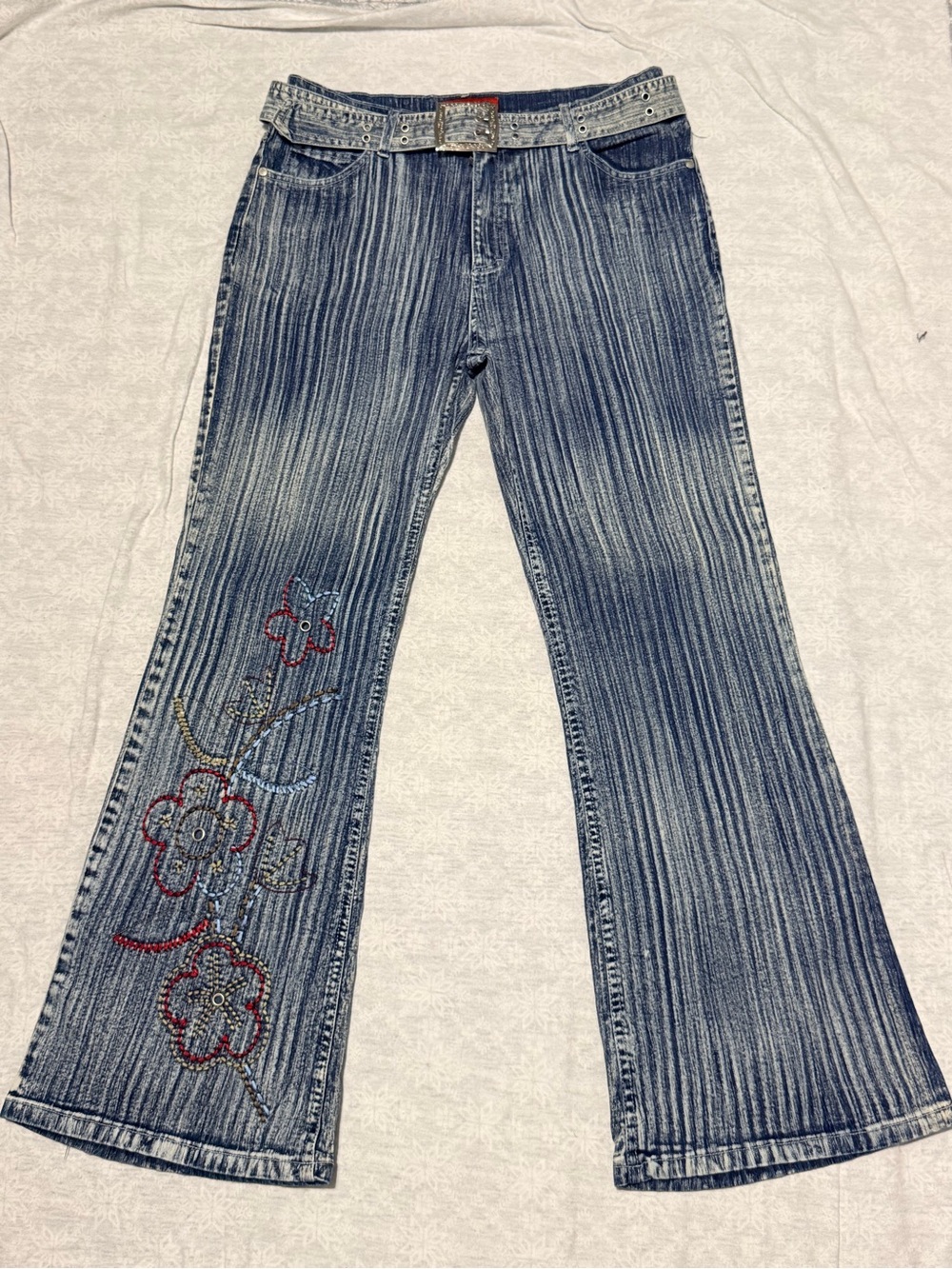 SOLO  Y2K Embroidered Flare Jeans Size 12 Acid Wash Belted Boho Wide Leg